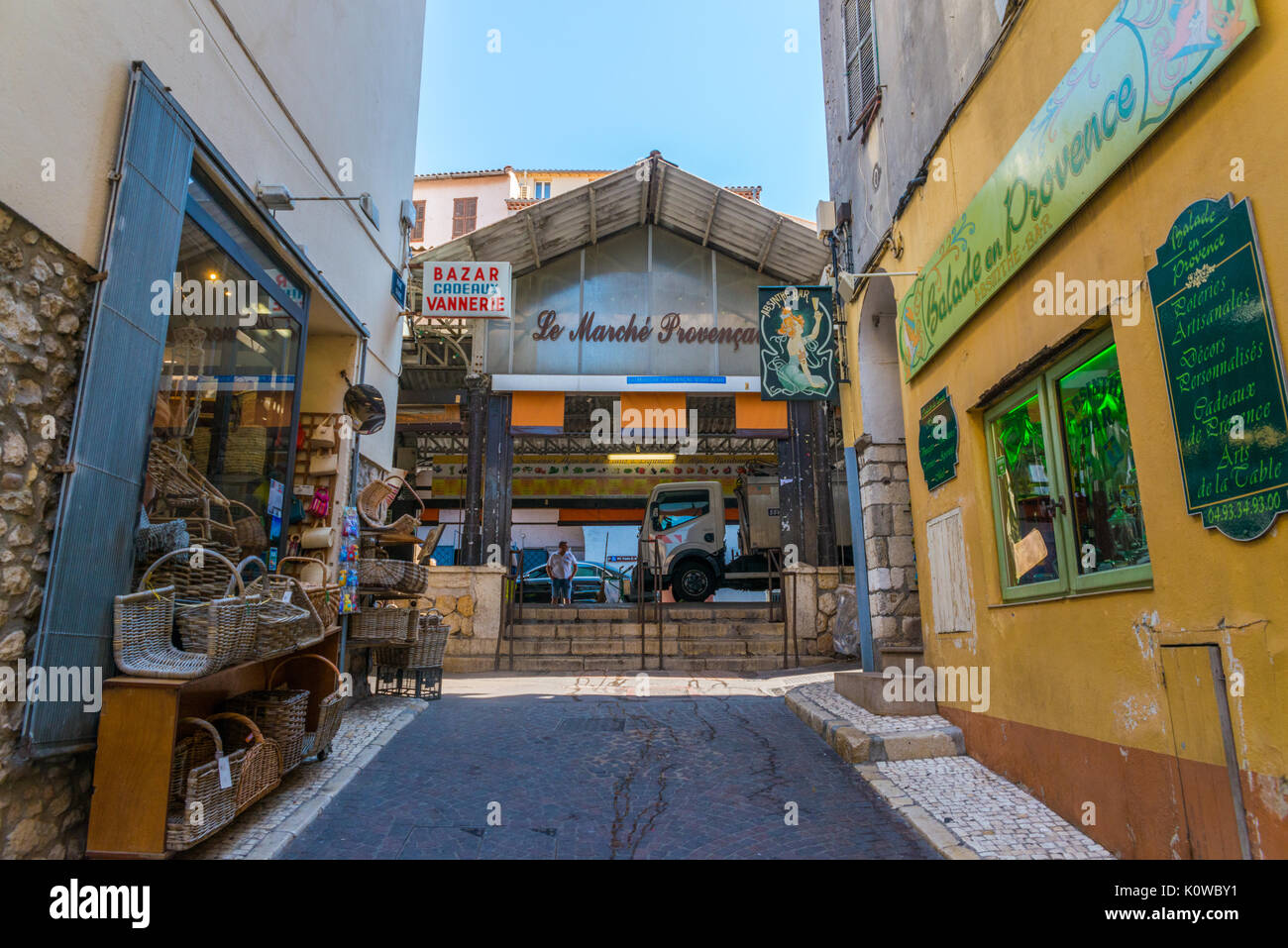 Eingang zu den provenzalischen Markt in Antibes, Frankreich Stockfoto