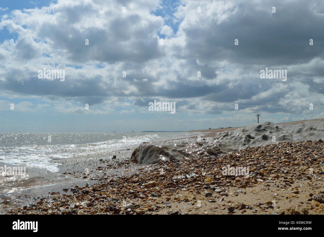 Blick vom Strand von Landguard Point in Suffolk, England Stockfoto