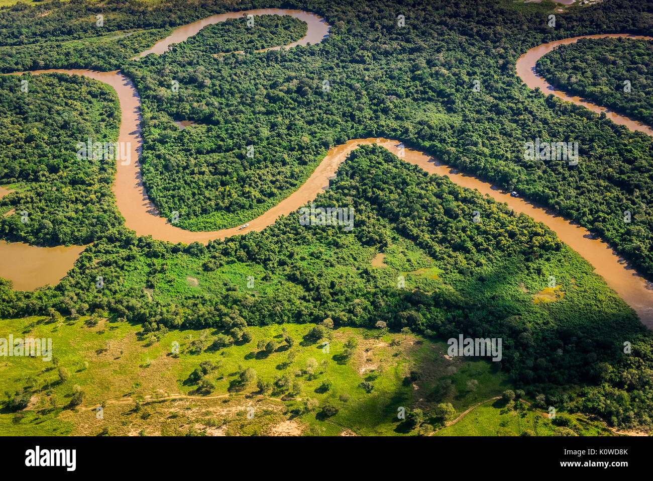 Rio Aquidauana fließt durch Dschungel, Pantanal, Mato Grosso do Sul, Brasilien Stockfoto