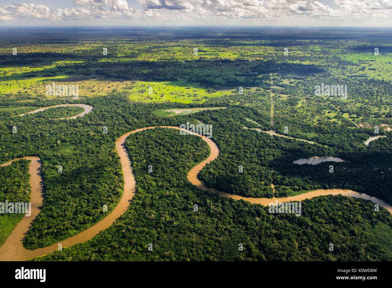 Rio Aquidauana fließt durch Dschungel, Pantanal, Mato Grosso do Sul, Brasilien Stockfoto