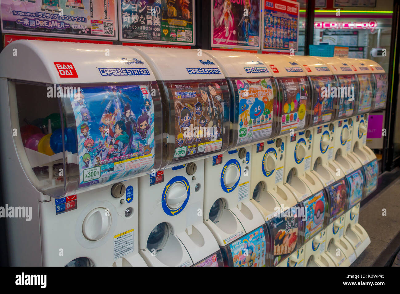 Tokio, Japan, 28. Juni - 2017: Kapsel - Spielzeug Automaten oder Gashapon  in japanischer Sprache in Akihabara in Tokio Stockfotografie - Alamy