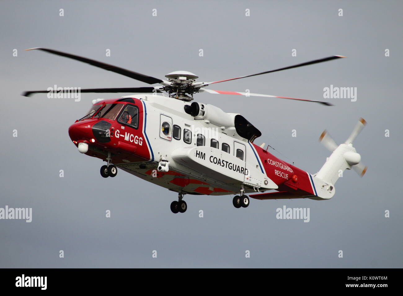 G-MCGG, einer Sikorsky S-92 von Bristow Hubschrauber betrieben im Namen der HM Küstenwache, am Internationalen Flughafen Prestwick, Ayrshire. Stockfoto