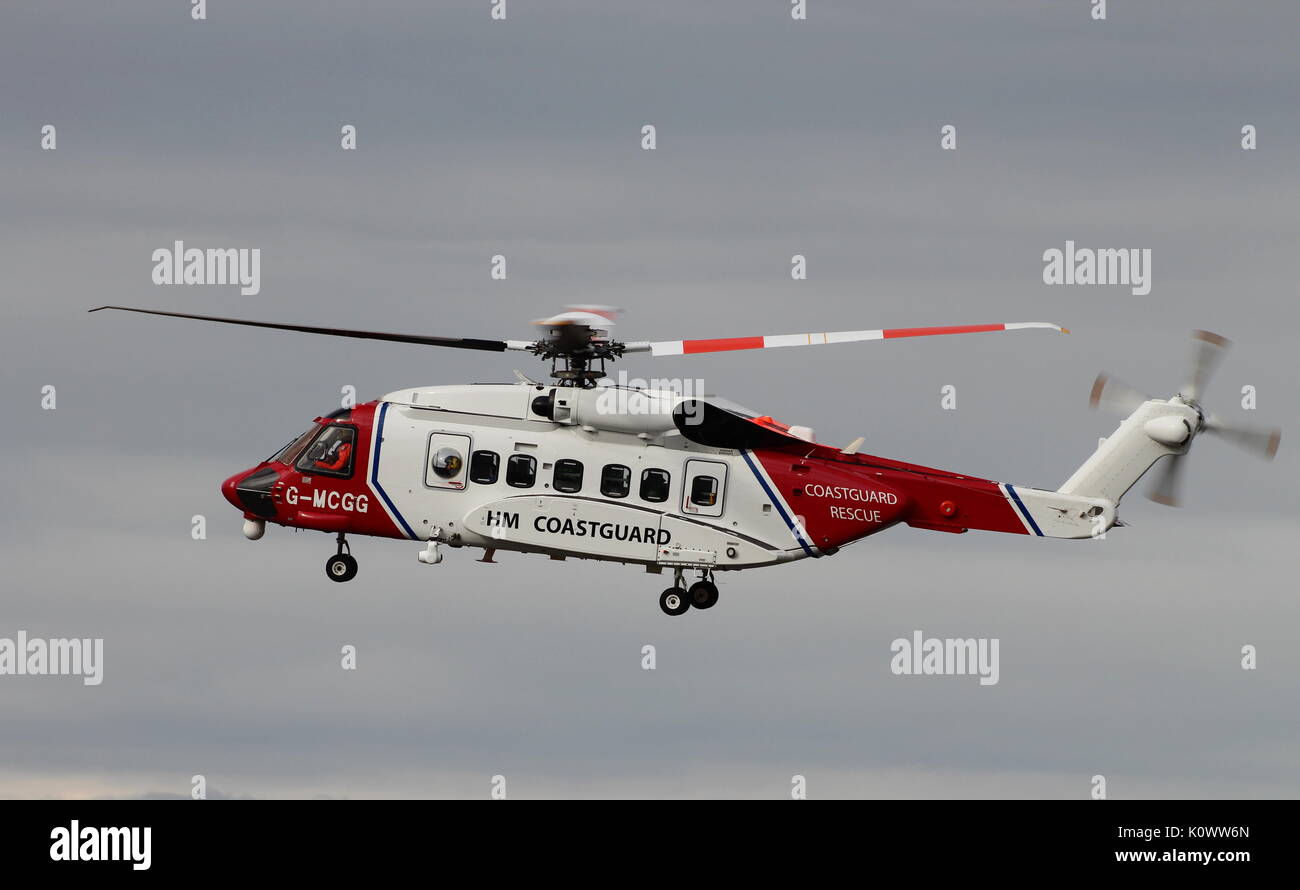 G-MCGG, einer Sikorsky S-92 von Bristow Hubschrauber betrieben im Namen der HM Küstenwache, am Internationalen Flughafen Prestwick, Ayrshire. Stockfoto