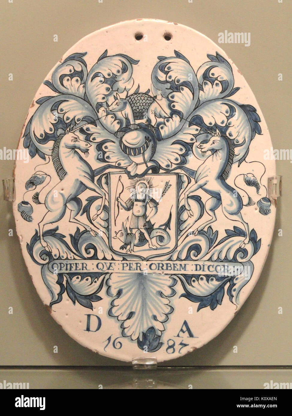 Apothecary Fliese, datiert 1687, Arme und Motto der Londoner Gesellschaft der Apotheker, London, Zinn glasiertem Steingut Gardiner Museum, Toronto DSC 01256 Stockfoto