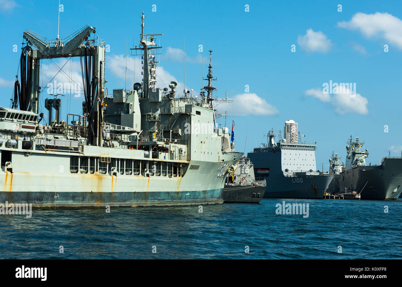 Kriegsschiffe an Kriegsschiff festmachen an Flotte Basis Osten, wichtige Grundlagen der Royal Australian Navy (RAN) auf Garden Island (HMAS Kuttabul), Sydney, Australien, Stockfoto
