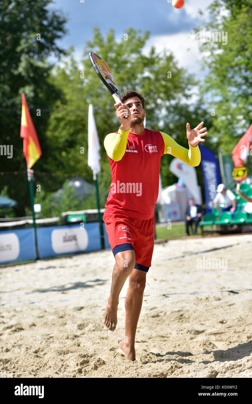 Moskau, Russland - Juli 16, 2015: Antomi Ramos-Viera von Spanien im Spiel der Beach Tennis World Team Championship gegen San Marino. Spanien gewann die Stockfoto