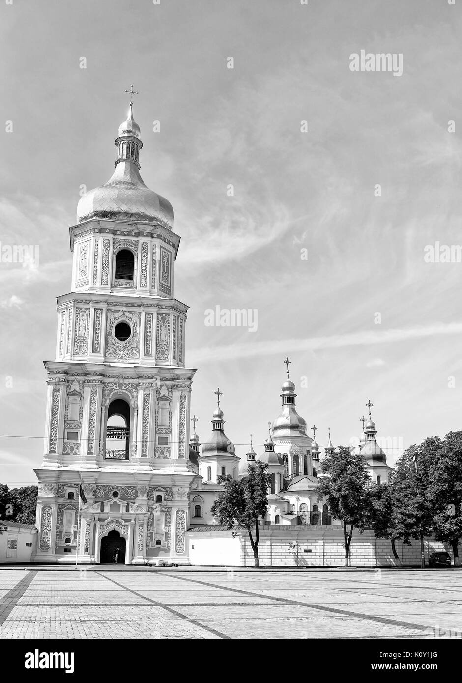 Schwarz-weiß Foto von Saint Sophia Kirche in Kiew mit einem hohen Glockenturm, Ukraine Stockfoto