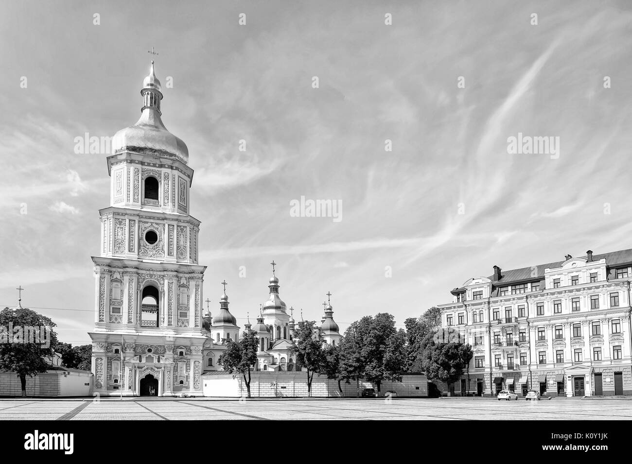 Schwarz-weiß Foto von Saint Sophia Kirche in Kiew mit einem hohen Glockenturm, Ukraine Stockfoto