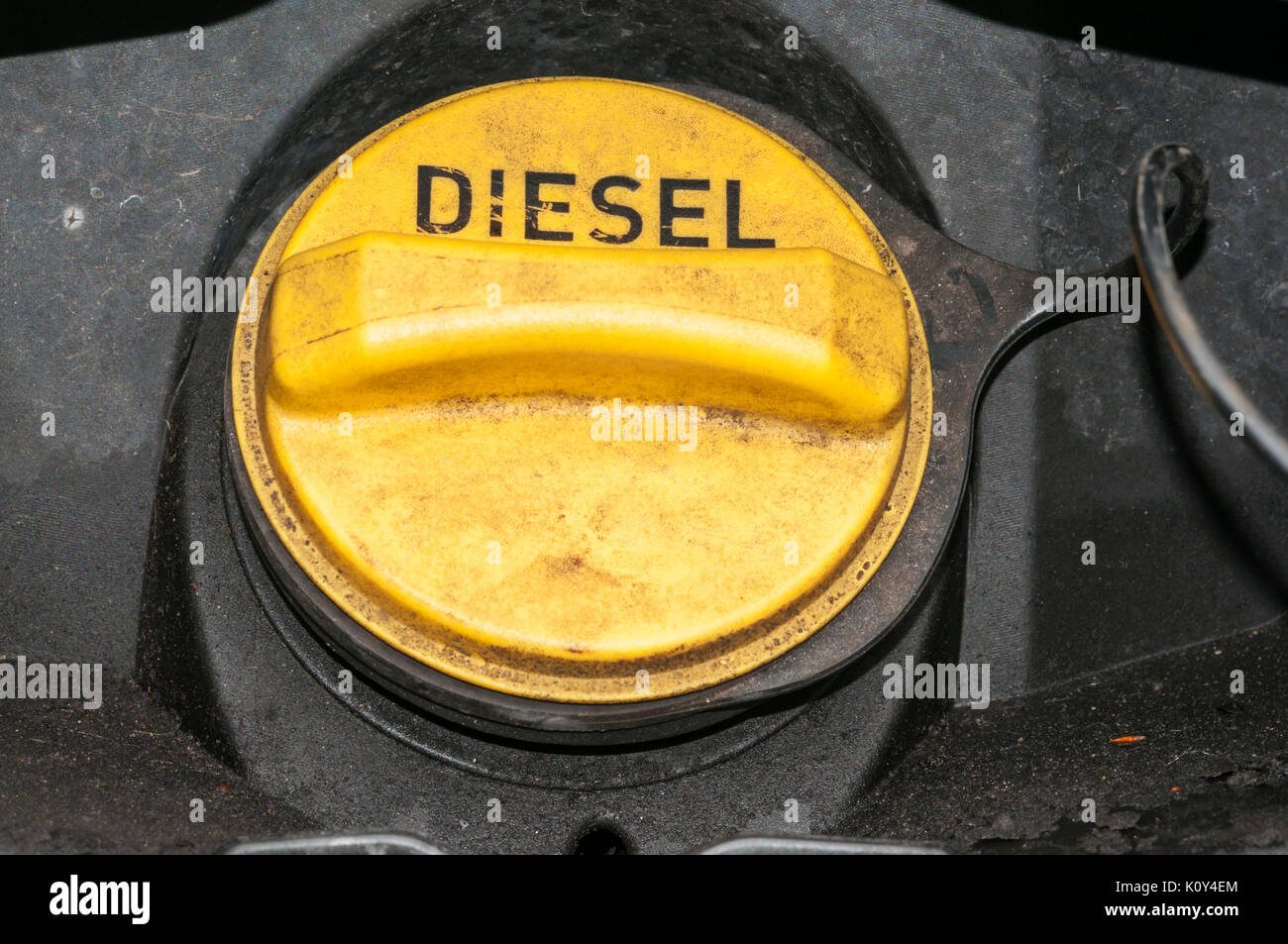 Der unordentlichen Tankdeckel eines Diesel getankt Land Rover. Siehe K25 X3F für Schwarz/Weiß-Version. Stockfoto
