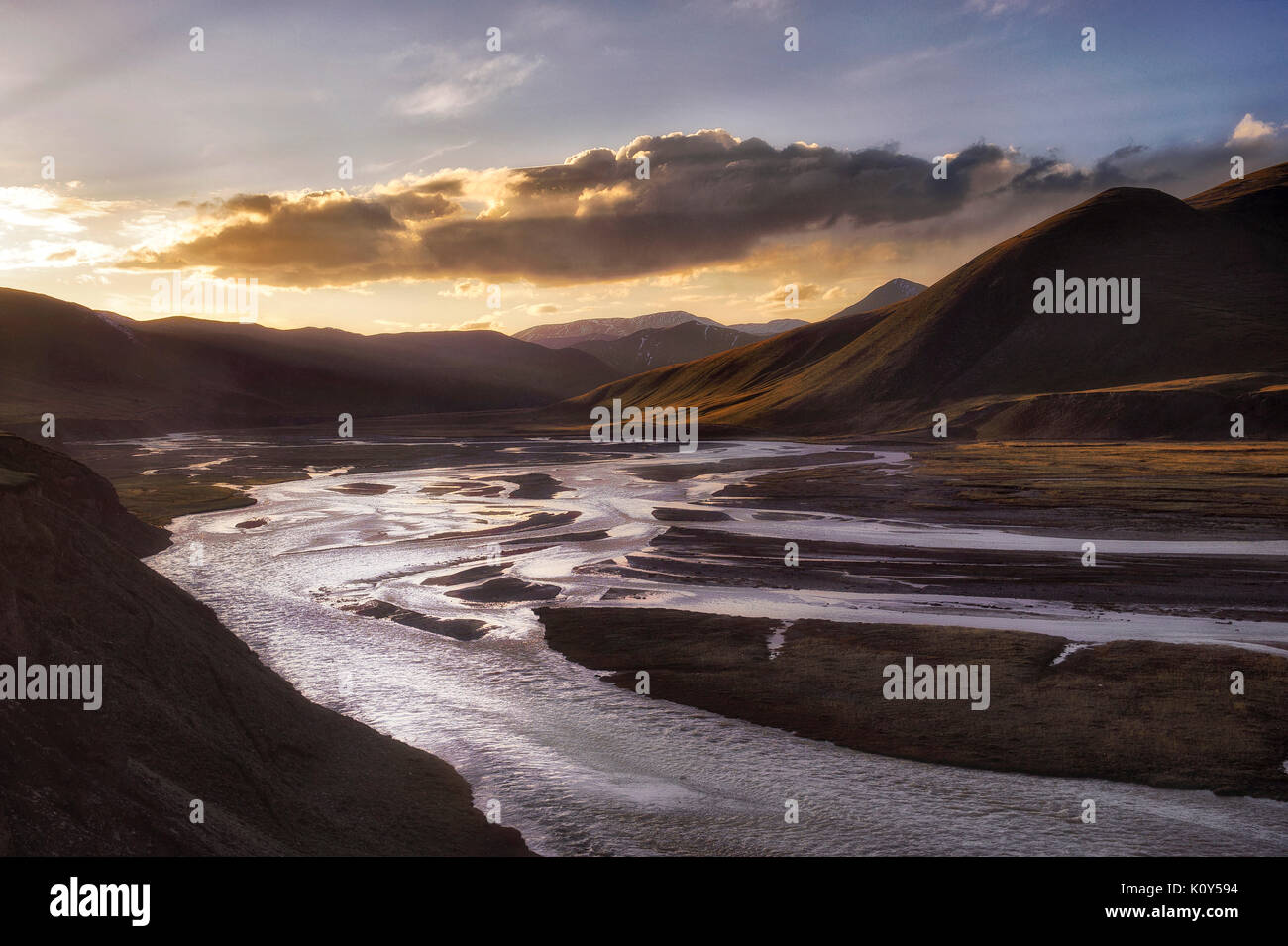 Sonnenuntergang auf 4400 m. Tibetischen Plateau Stockfoto