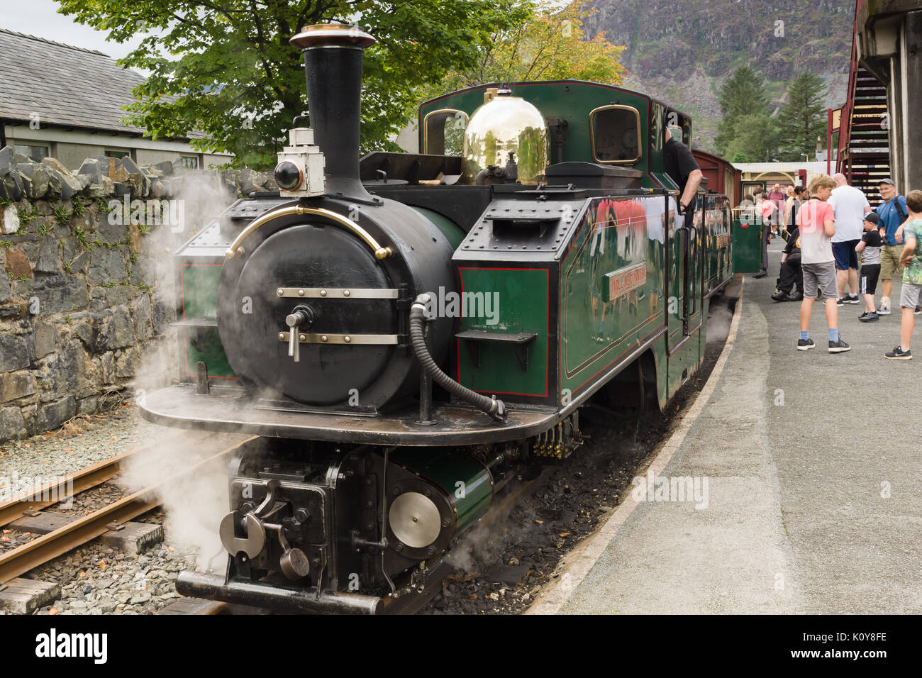 Schmalspur Double Fairlie Dampflok Iarll Meirionnydd der Ffestiniog Railway Company in Blaenau Ffestiniog station Stockfoto