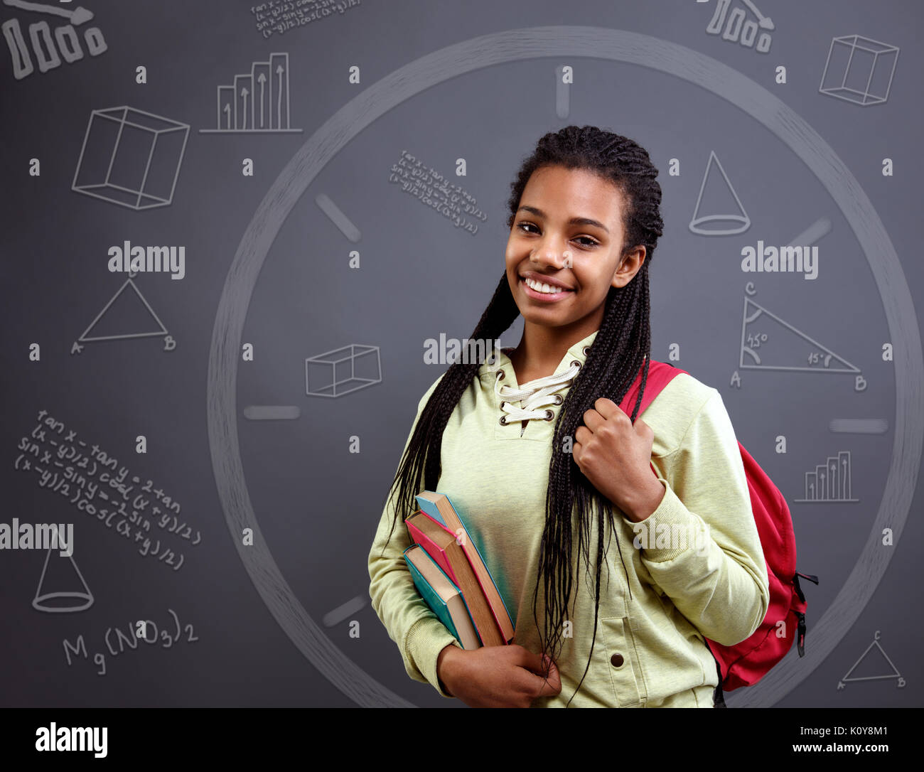 Zeit für Spaß Mathematik - lächelnder Schulmädchen Stockfoto
