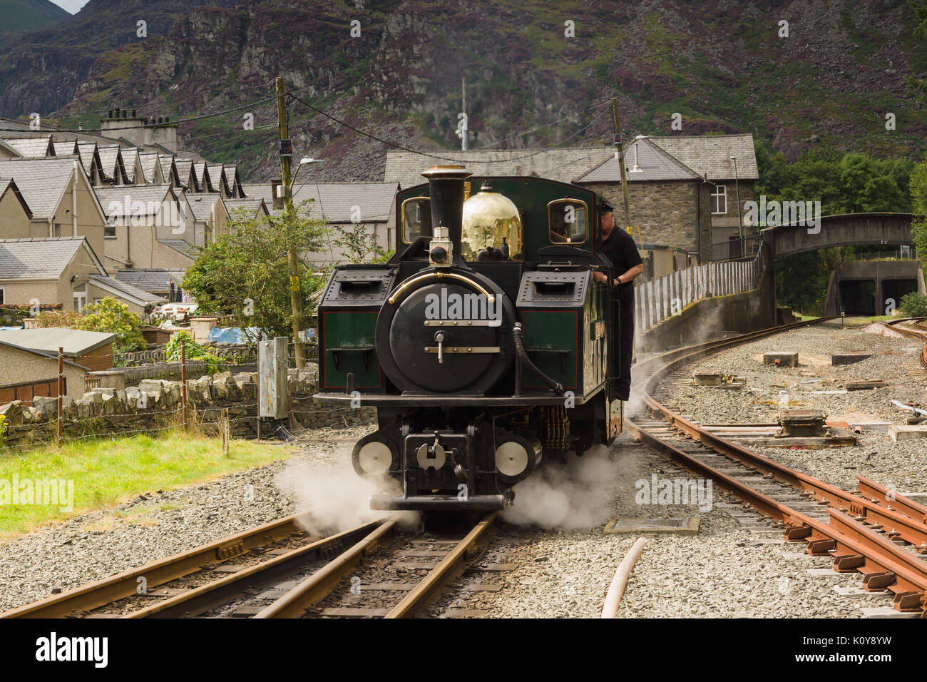 Schmalspur Double Fairlie Dampflok Iarll Meirionnydd der Ffestiniog Railway Company in Blaenau Ffestiniog station Stockfoto