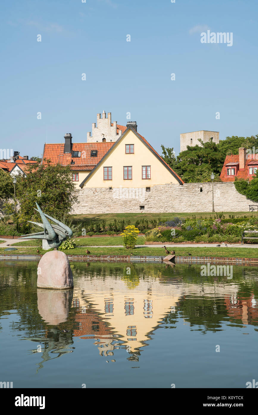 Teich im Park Almedalen in Visby, Gotland, Schweden, Skandinavien. Stockfoto