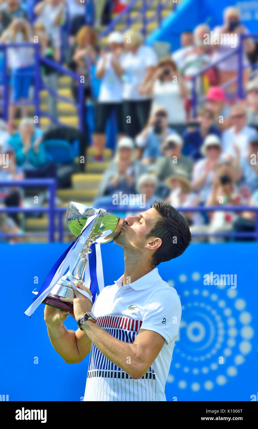 Novak Djokovic (Serbien) nach dem Sieg im Finale der Aegon International in Devonshire Park, Eastbourne, 1. Juli 2017 Stockfoto