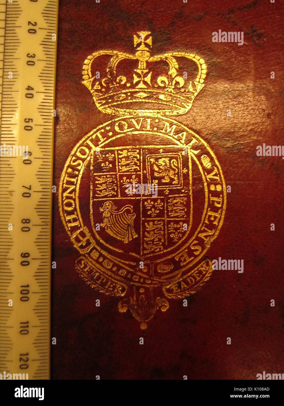 Ein Essay zu einem echten Charakter und einer philosophischen Sprache. (Eine alphabetische Wörterbuch, worin alle Englischen Wörter ... sind entweder an ihre Plätze in den Philosophischen Tabellen oder obere Abdeckung, Mitte, niedrige 0141 bezeichnet Stockfoto