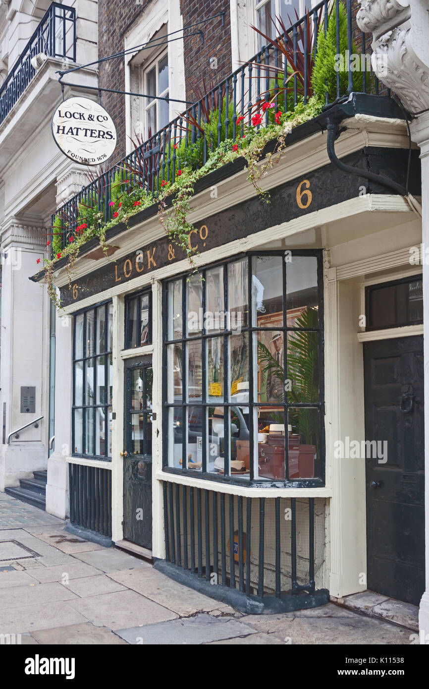 London, St James's, der gefeierte Sperren & Co Hatters im St James's Street Stockfoto