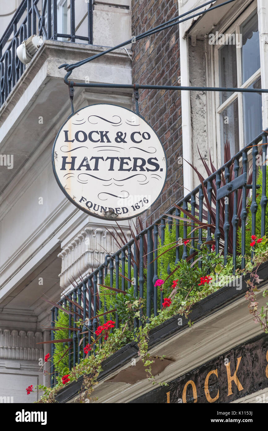 London, St James's, der gefeierte Sperren & Co Hatters im St James's Street Stockfoto