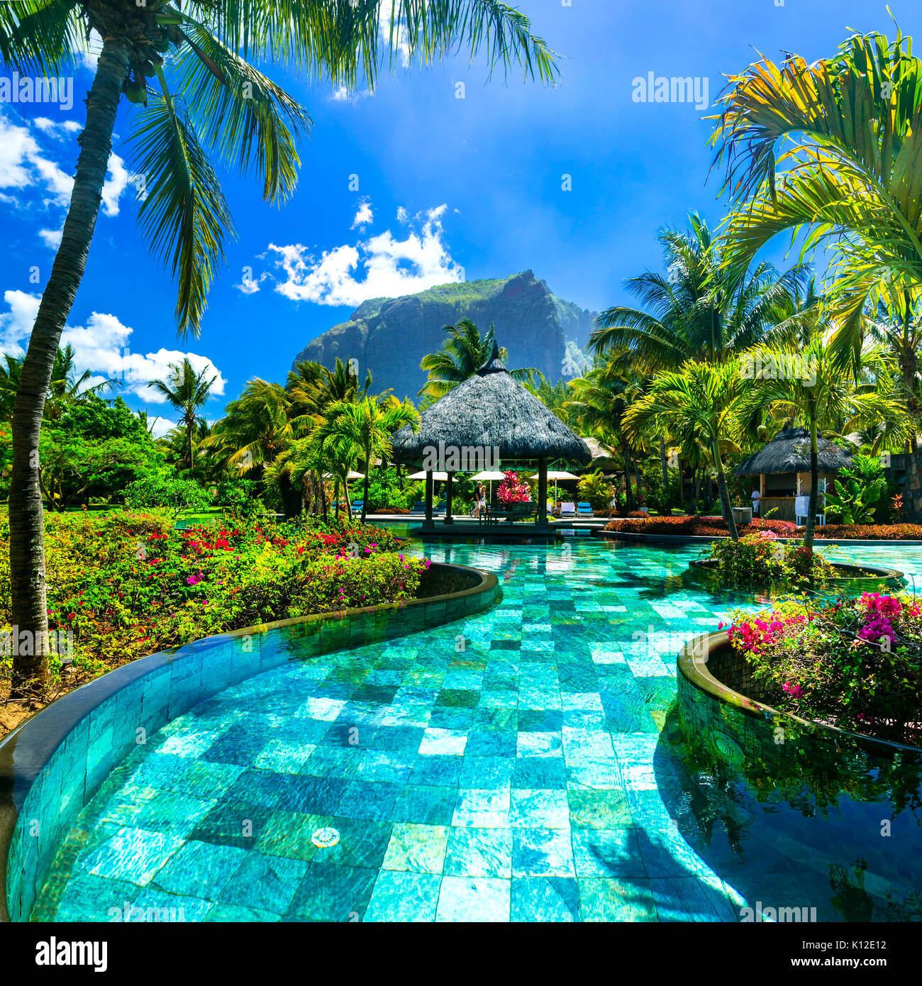 Luxus Urlaub in tropischen Mauritius Insel. Luxus Pool und Bar Gebiet Stockfoto