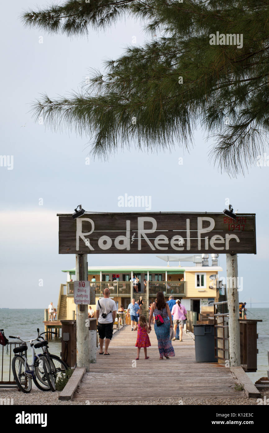 Rod und Reel Pier und Restaurant auf Anna Maria Island, Florida. Stockfoto