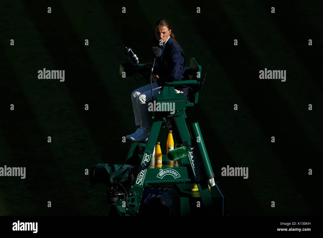 Wimbledon Schiedsrichter Eva Asderaki an der Wimbledon Championships 2017 Stockfoto