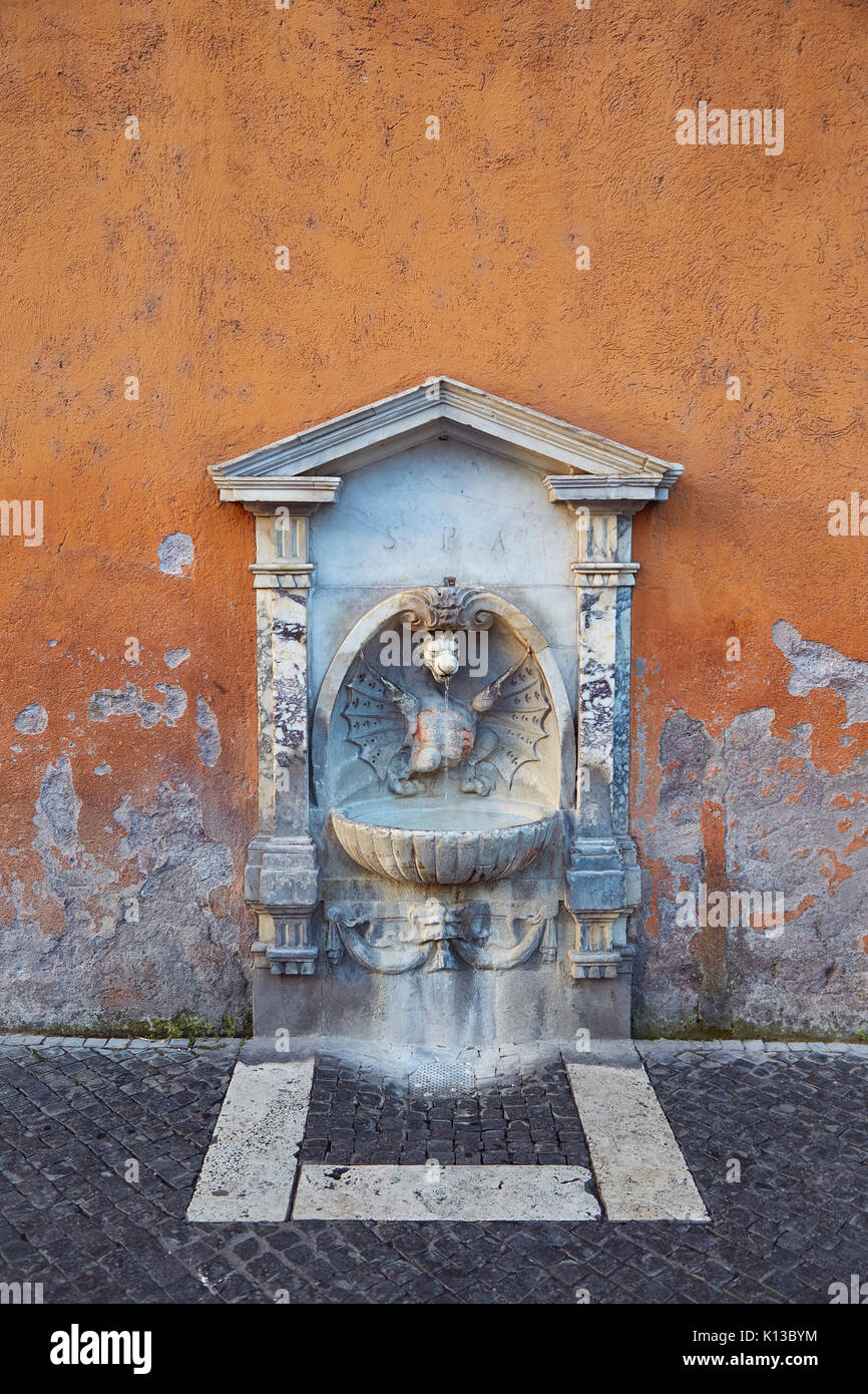 Einen Brunnen in Rom auf der Via della Conciliazione auf dem Weg zum Petersdom Stockfoto
