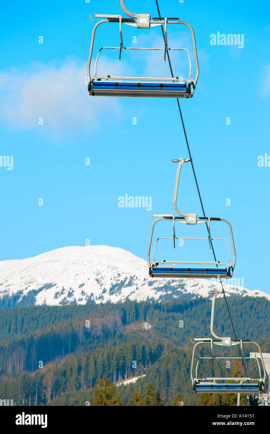 Leeren Sie die Seilbahnen in der Karpaten Ski Resort Stockfoto
