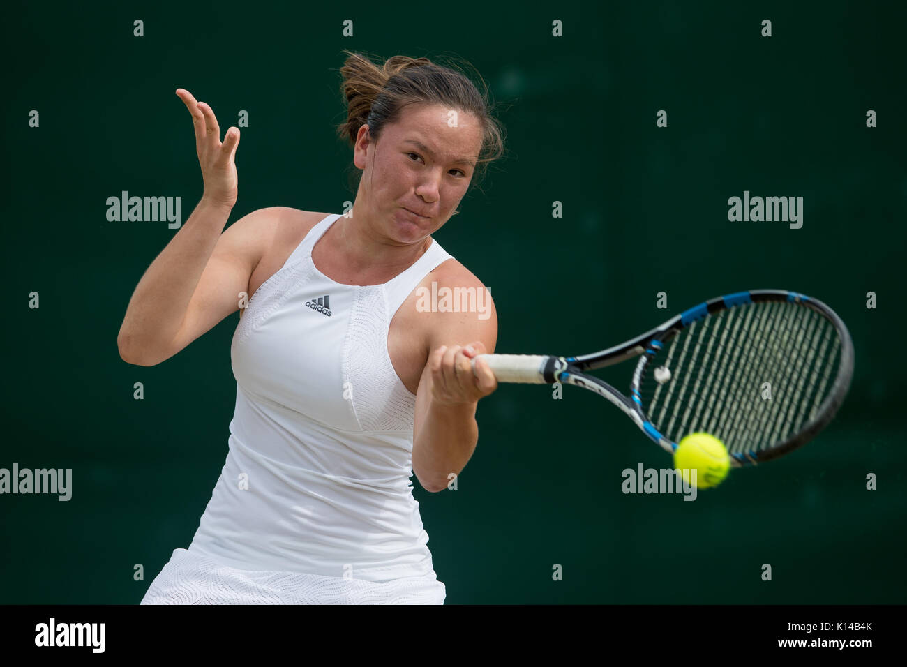 Lulu Sun der Schweiz bei der Mädchen Singles - Wimbledon Championships 2017  Stockfotografie - Alamy