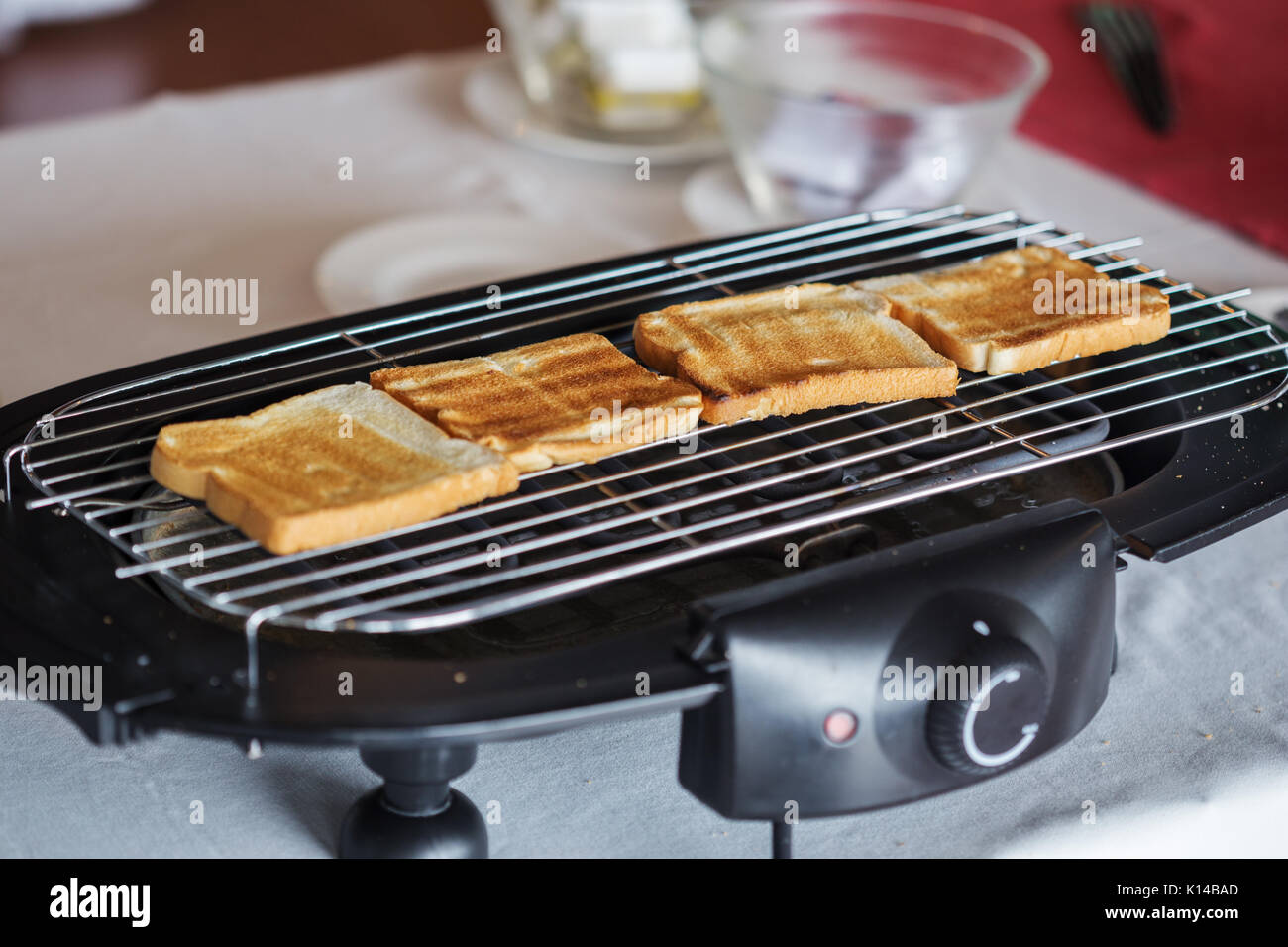 Toastbrot im Toaster im Hotel Stockfoto
