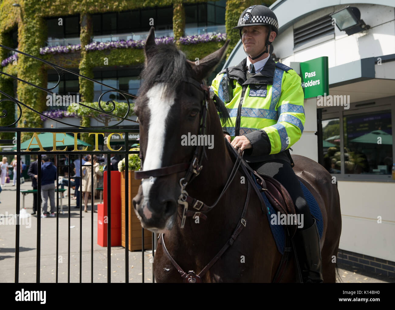 Pferd Polizei außerhalb Wimbledon Championships Stockfoto