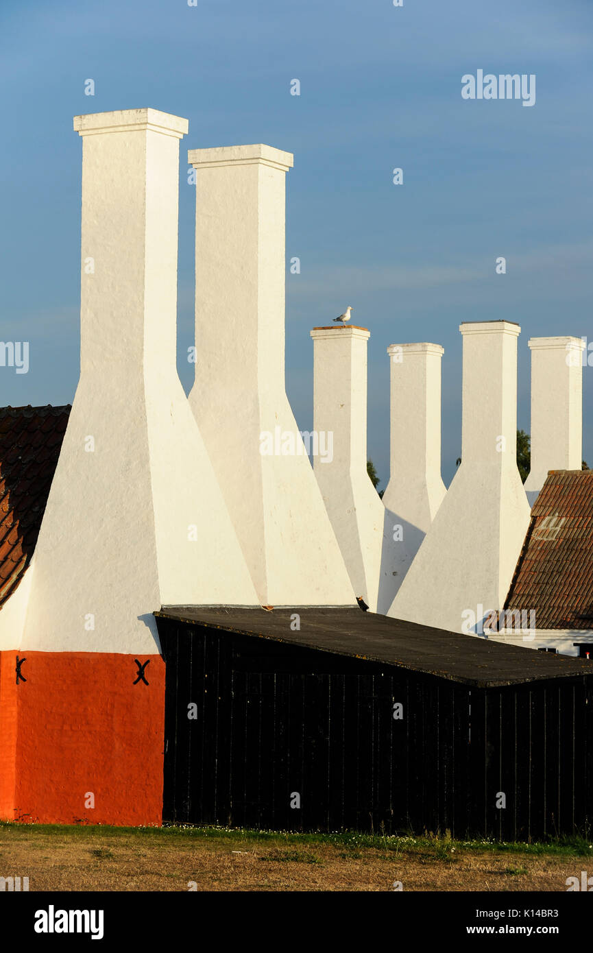 Dänemark, Bornholm, Hasle, traditionellen Fisch Räucherhäuschen, weißen Schornstein Stockfoto