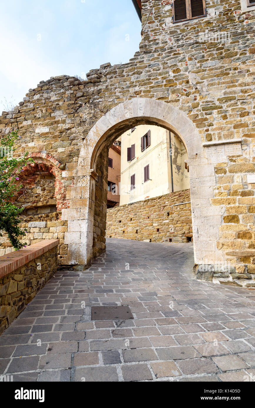 Alte Tor (Porta Pisana, 1326) im Dorf Impruneta, Toskana, Italien Stockfoto