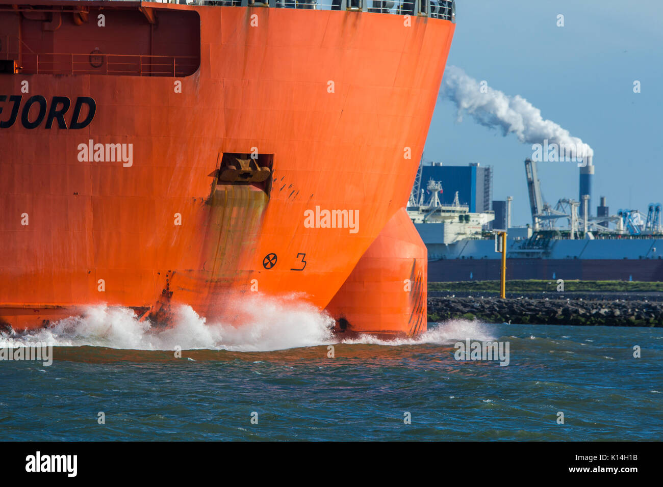 Hoek van Holland, Niederlande - 30 Juli 2017: Fjord Heavy lift Schiff im Hafen Rotterdam Stockfoto