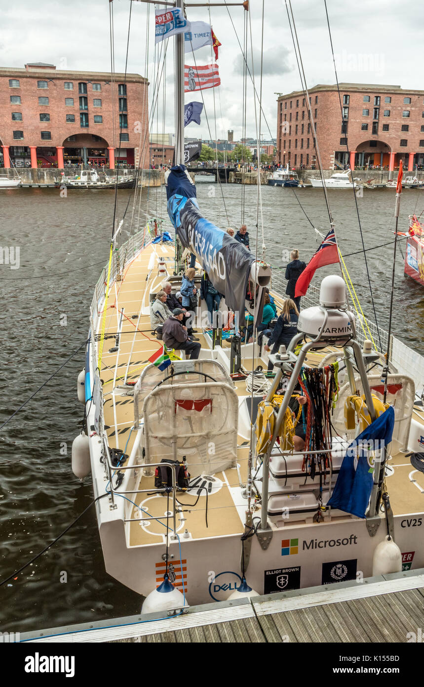 Vorbereitung der Clipper Round the World Race 2017 in Liverpool Albert Dock Stockfoto