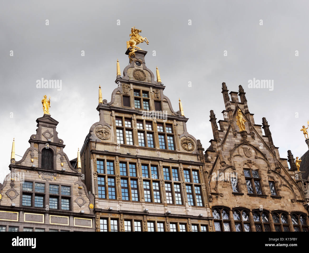Satteldach Fassaden der Bürgerhäuser auf dem großen Platz, Grote Markt, Altstadt, Antwerpen, Belgien Stockfoto