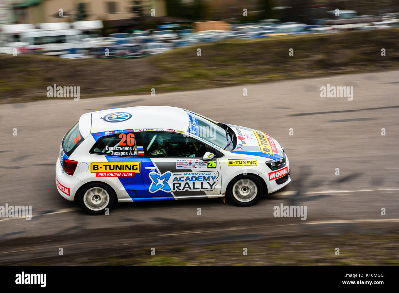 Moskau, Russland - 18.April 2015: VW Polo Fahrer Zakharov Anton und Co - Treiber Sevastianov Andrey während der Rallye Masters Show 2015. Stockfoto