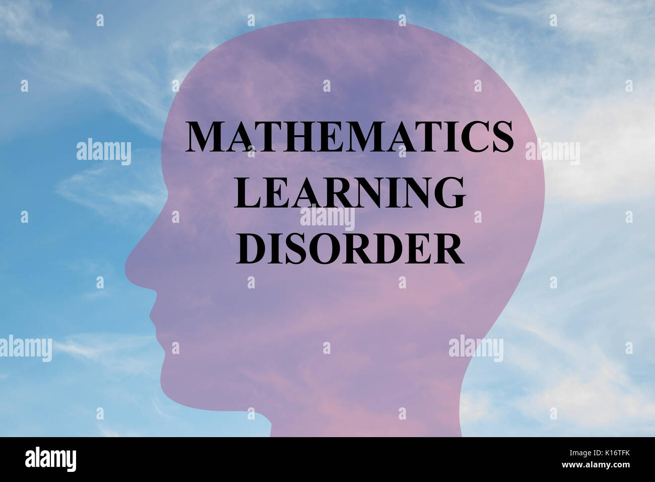 Render Abbildung: "MATHEMATIK LERNSTÖRUNG" Titel auf dem Kopf silhouette, mit bewölktem Himmel als Hintergrund. Stockfoto