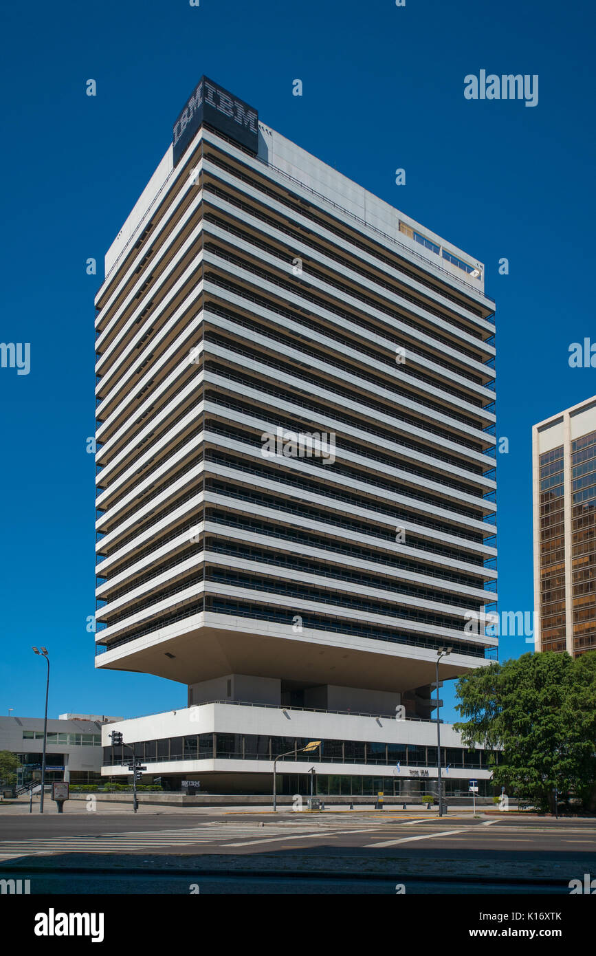 BUENOS AIRES, ARGENTINIEN - 25 Dezember, 2015: IBM Gebäude in Catalinas nördlich zentralen Gegend von Buenos Aires befindet. IBM ist eine US-amerikanische multinationale Technol Stockfoto