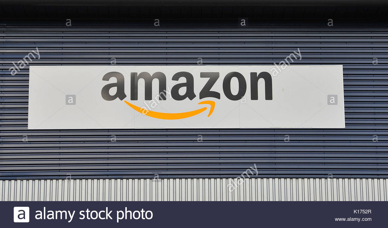Foto vom 25/11/15 Der ein Amazon Zeichen als Anteile an der britischen  Supermärkte am Freitag tauchte nach uns riesige Amazon angekündigt, dass es  Slash Preise auf seiner neu erworbenen Whole Foods Supermarkt