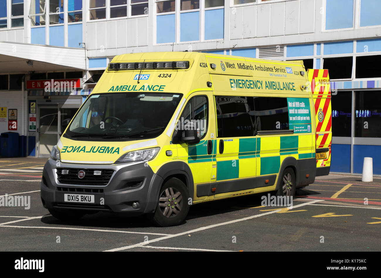 Ein Fiat Rettungswagen, die West Midlands Ambulance Service in Birmingham, UK gesehen. Stockfoto