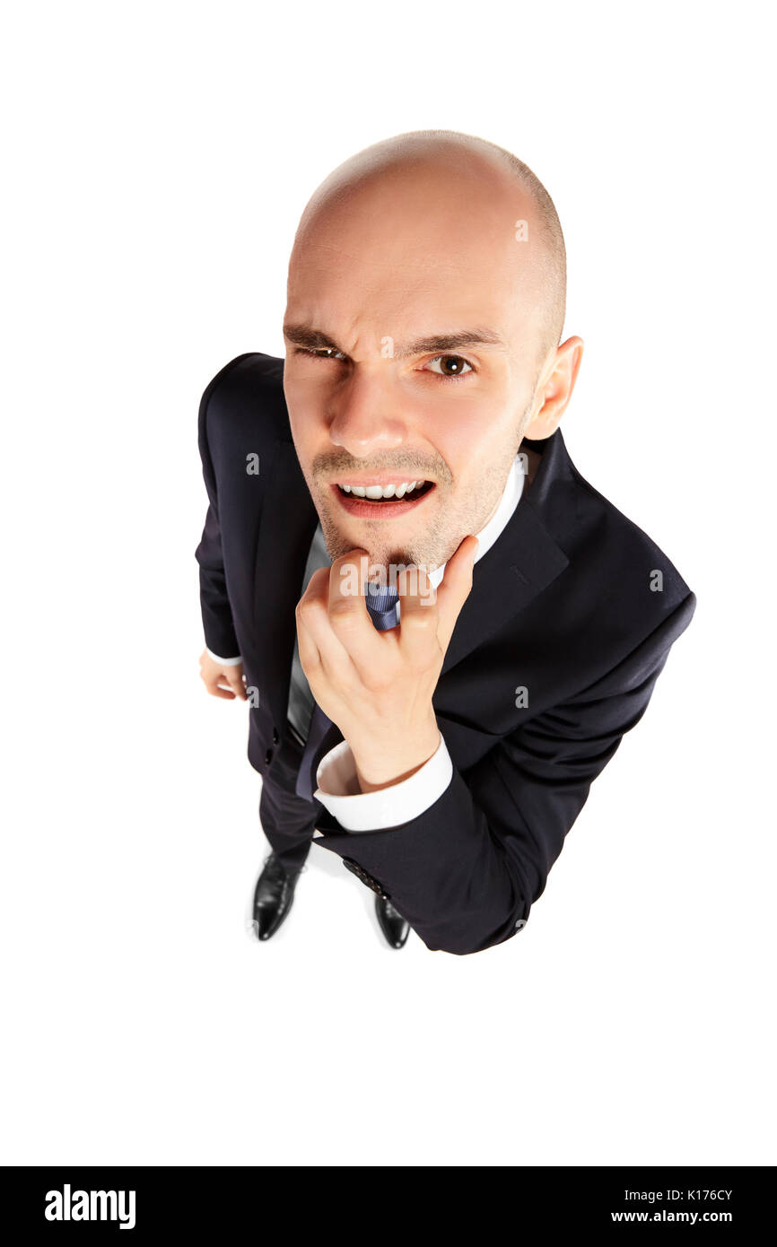 Junge Unternehmer Kratzer sein Kinn und schaut auf die Linse. Oben betrachten. Stockfoto