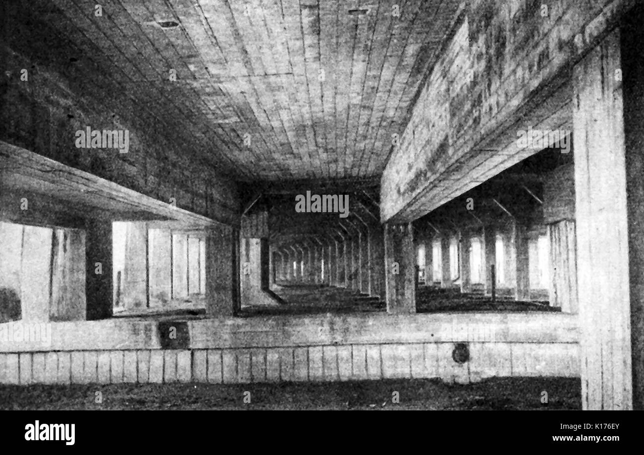 1930 - die North Circular Road, London - Strukturelle unterstützt während der Bauphase. Stockfoto