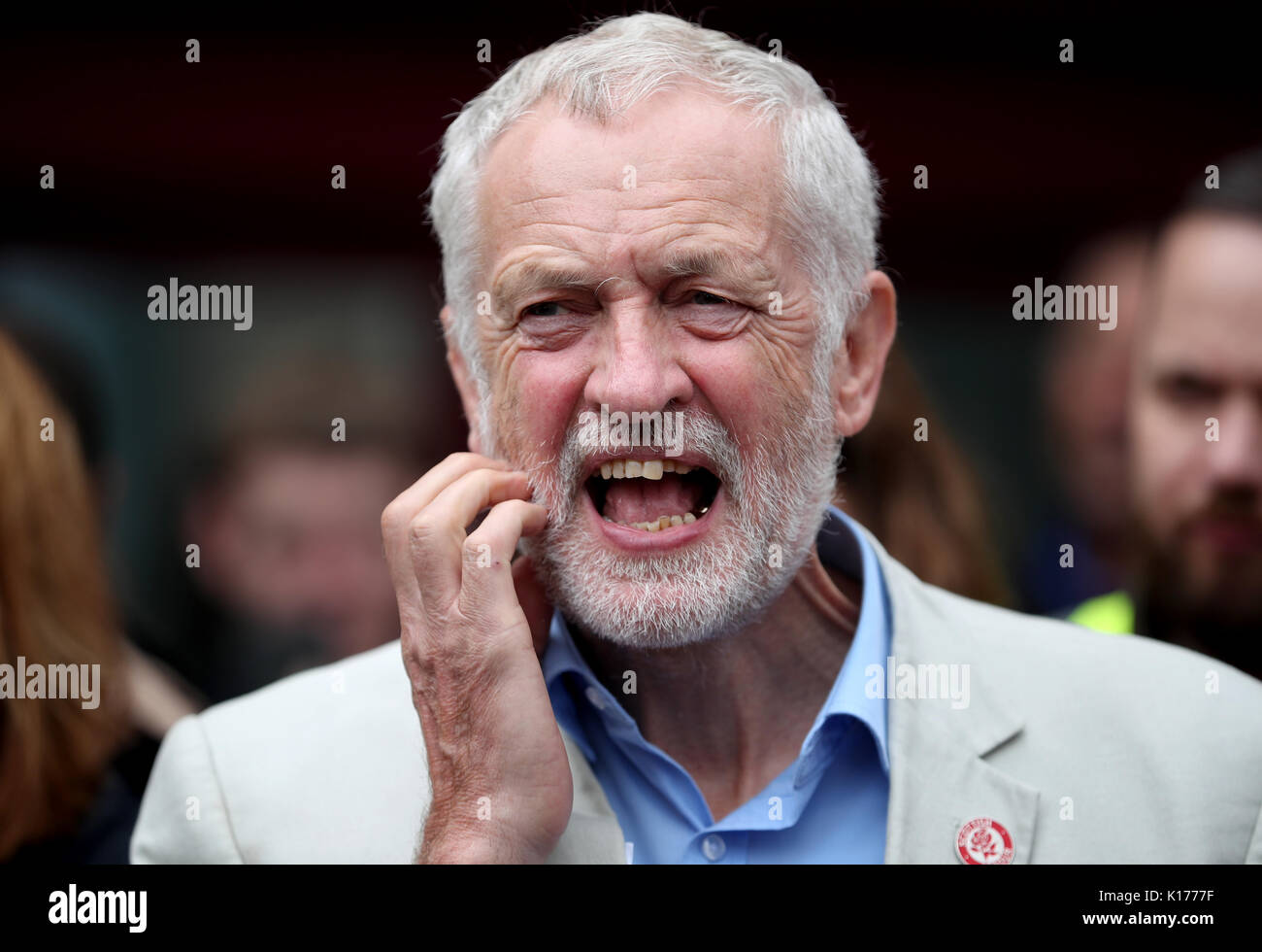 Der Führer der Jeremy Corbyn spricht während einer Rallye bei Quadrant Shopping Center in Coatbridge. Stockfoto