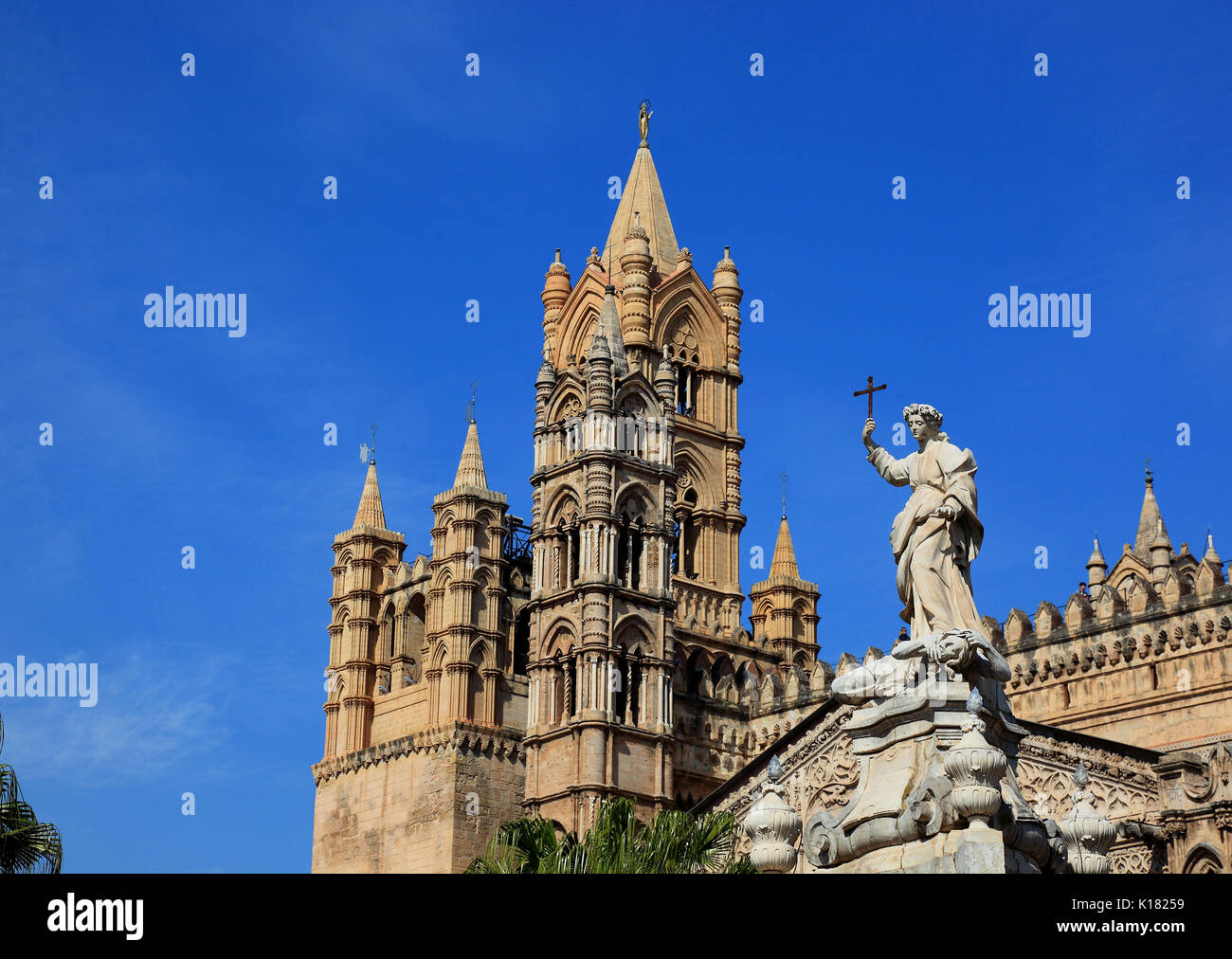 Sizilien, Palermo, der Kathedrale von Maria Santissima Assunta, die Statue von Santa Rosalia Infront, der Schutzpatronin von Palermo, UNESCO Stockfoto
