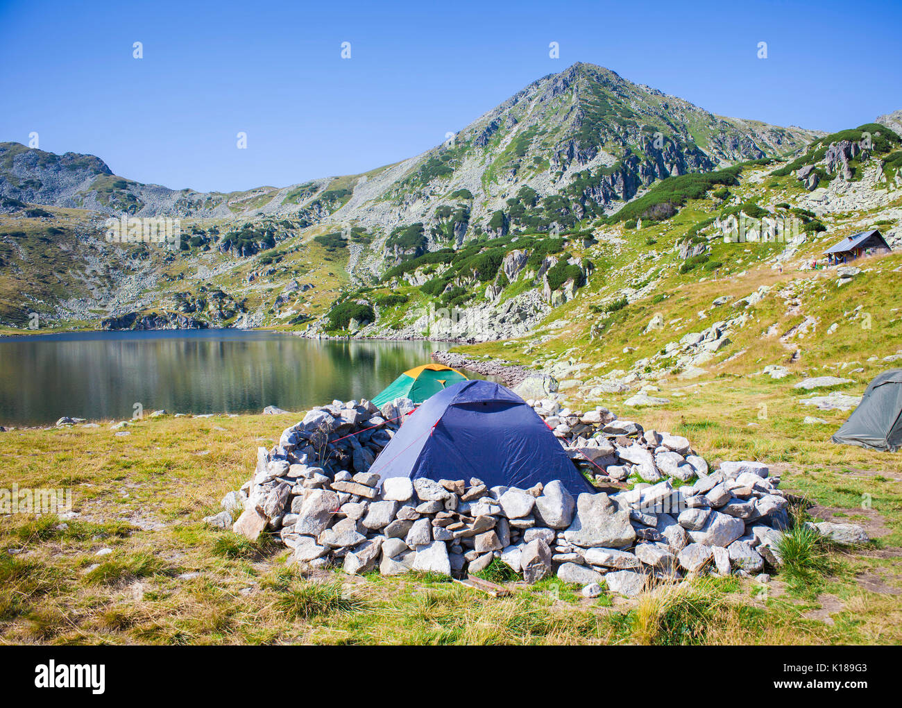 Zelten in der Nähe von bucura Gletscher See in Retezat Mountain, Rumänien  Stockfotografie - Alamy