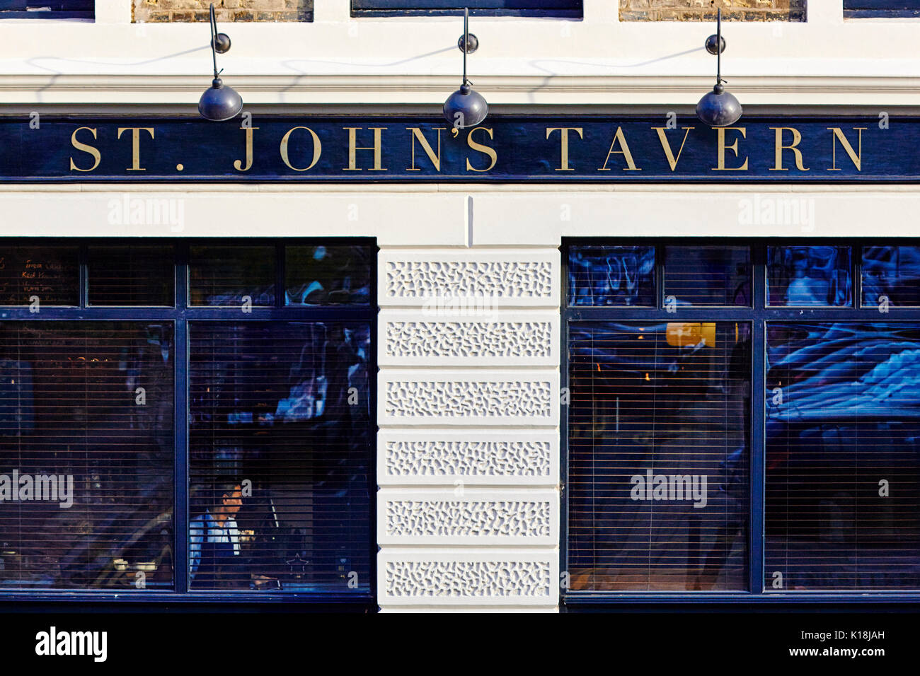 London Pub Innenraum Stockfoto
