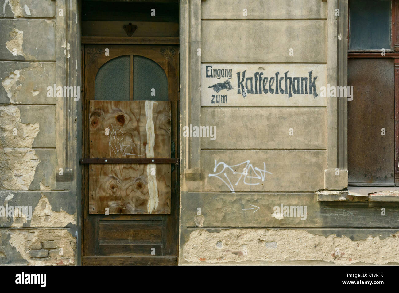 Haus Eingang mit alten Schriftzug, Görlitz, Deutschland Stockfoto