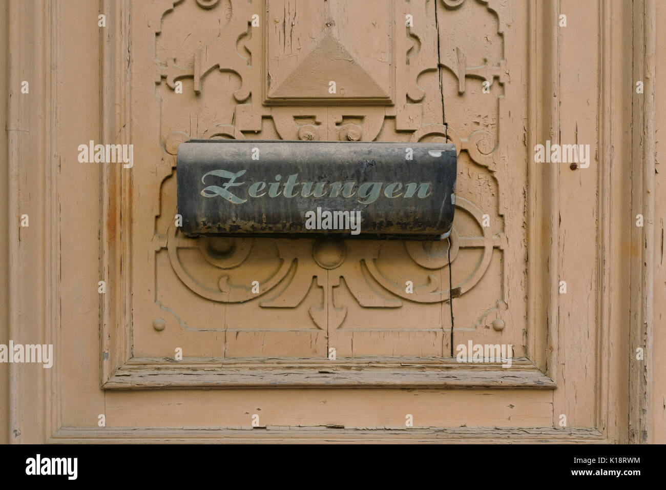 Tür mit Letter Box, Görlitz, Deutschland Stockfoto