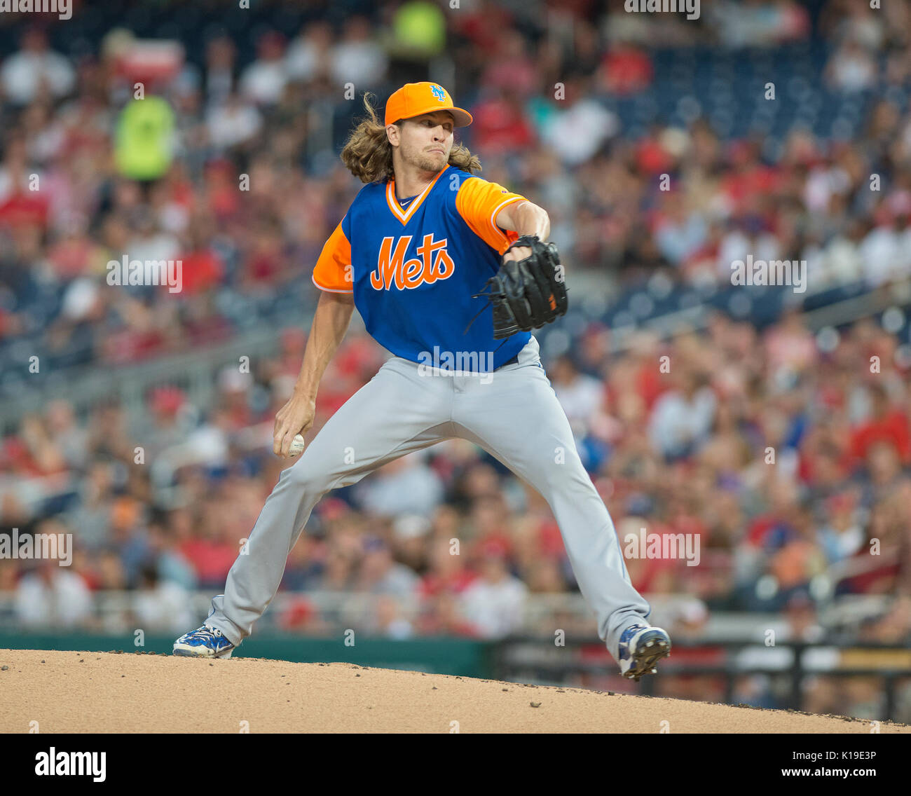 New York Mets Krug Jacob deGrom (48) Plätze im ersten Inning gegen die Washington Nationals an den Angehörigen Park in Washington, DC am Freitag, den 25. August 2017. Quelle: Sachs/Mediapunch (Einschränkung: Keine New York oder New Jersey Zeitungen oder Zeitschriften innerhalb eines 75-Meilen-Radius von New York City) Stockfoto