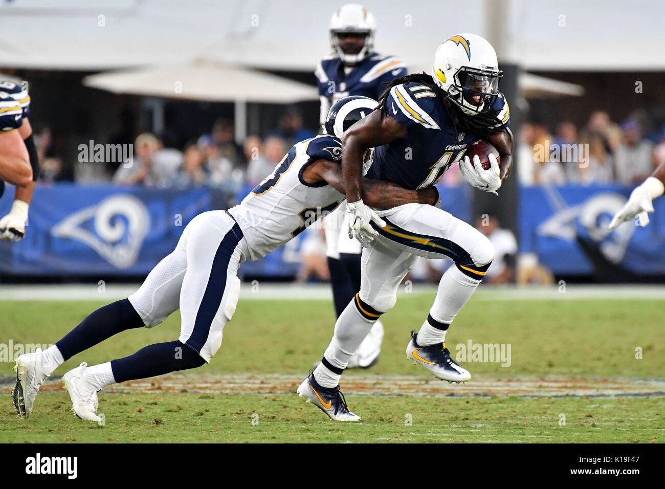 Los Angeles, USA. 26. August 2017. Los Angeles Ladegeräte wide receiver Geremy Davis #11 in Aktion in der zweiten Hälfte während der NFL Football Spiel. Die Los Angeles Rams gegen die Los Angeles Ladegeräte im Los Angeles Memorial Coliseum Los Angeles, Kalifornien. Obligatorische Photo Credit: Louis Lopez/CSM Stockfoto